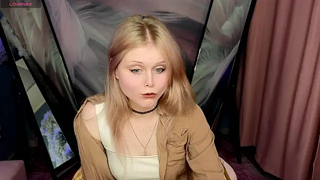 AnoraAmore online show from 11/26/25, 06:46