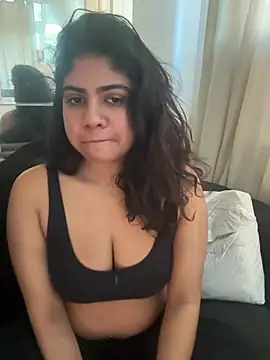 Snapshot of TiaBella_ chatting on 02/25/26, 03:12 TiaBella online show from 02/25/26, 03:12