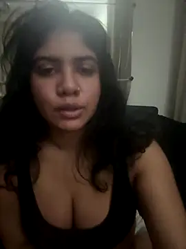 Snapshot of TiaBella_ chatting on 12/22/25, 04:18 TiaBella online show from 12/22/25, 04:18