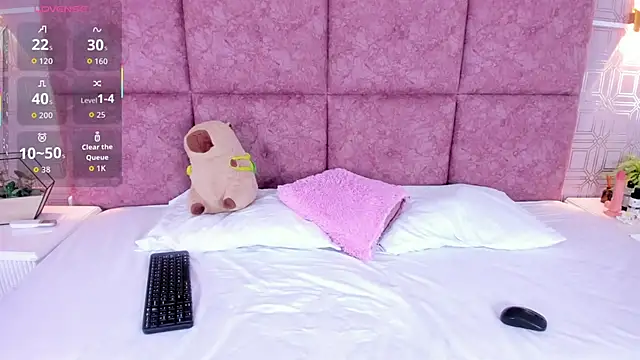 Snapshot of NathalieRoss1 chatting on 02/03/26, 10:26 NathalieRoss1 online show from 02/03/26, 10:26