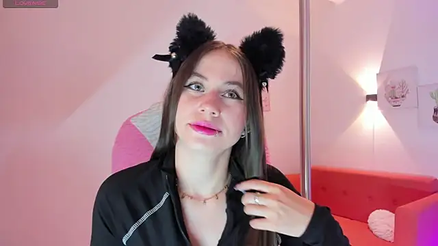 Snapshot of MiaWhiteBunny chatting on 02/16/26, 04:27 MiaWhiteBunny online show from 02/16/26, 04:27