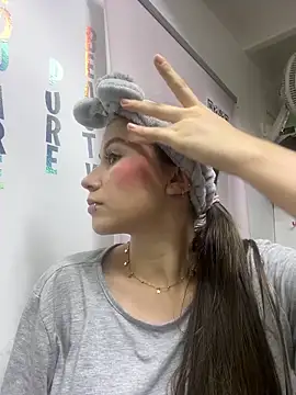 MiaWhiteBunny online show from 04/04/26, 09:32