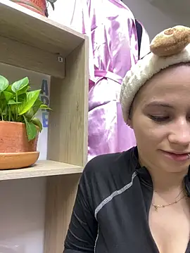 MiaWhiteBunny online show from 04/17/26, 08:44