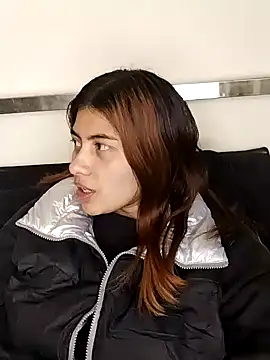 Snapshot of Emmyxxx chatting on 01/17/26, 05:11 Emmyxxx online show from 01/17/26, 05:11