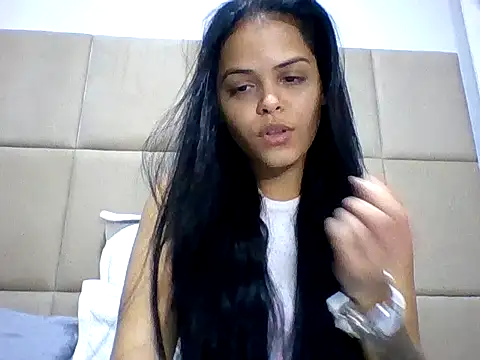 Snapshot of Anyynha chatting on 11/22/25, 04:44 Anyynha online show from 11/22/25, 04:44