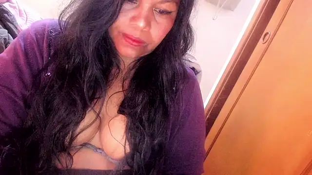 ebonycamelia online show from 05/25/26, 08:29