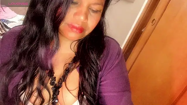 Snapshot of ebonycamelia chatting on 07/15/26, 11:23 ebonycamelia online show from 07/15/26, 11:23