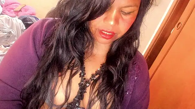 Snapshot of ebonycamelia chatting on 06/13/26, 06:06 ebonycamelia online show from 06/13/26, 06:06