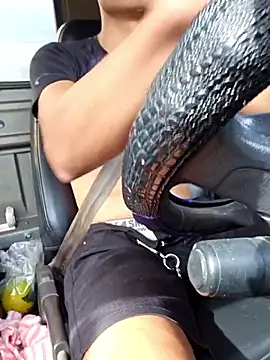 huykkk99 online show from 11/28/25, 02:01