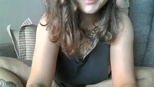 Snapshot of xxxluana chatting on 02/12/26, 04:12 xxxluana online show from 02/12/26, 04:12