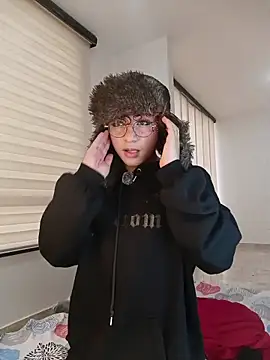 Apolo Ushi online show from 11/21/25, 09:25