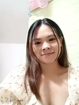 quynhquynh  online show from 12/03/25, 03:11