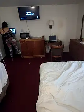 whitecream88 online show from 11/28/25, 08:42