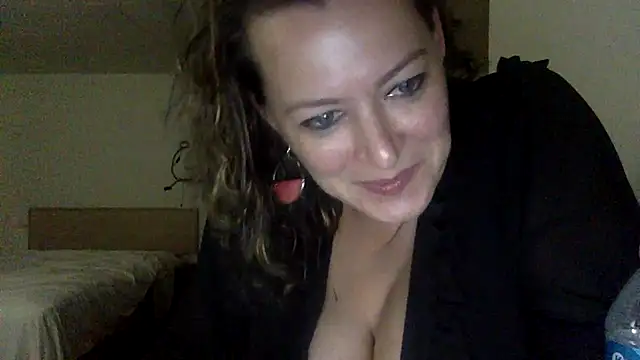 whitecream88 online show from 11/30/25, 12:22