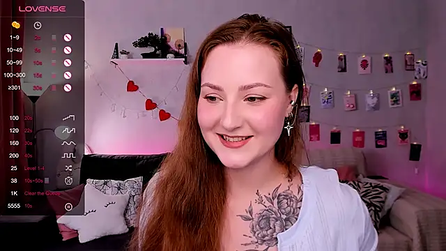 Snapshot of velvet_cherry_ chatting on 05/28/26, 08:44 velvet cherry online show from 05/28/26, 08:44