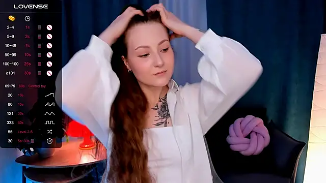 Snapshot of velvet_cherry_ chatting on 11/30/25, 08:48 velvet cherry online show from 11/30/25, 08:48