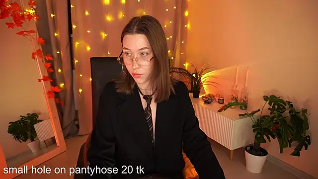 Snapshot of AnnetteLane chatting on 11/20/25, 05:52 AnnetteLane online show from 11/20/25, 05:52