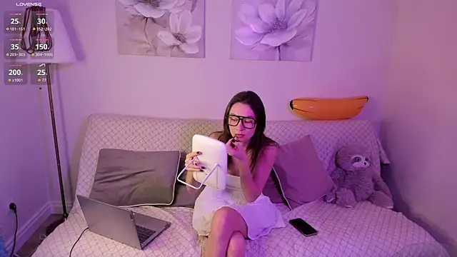 EmaSunshine online show from 01/10/26, 04:52