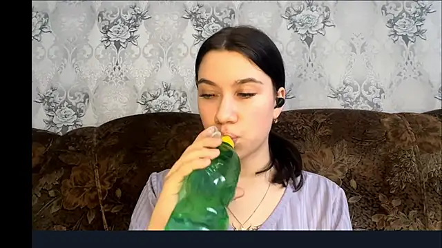 DebbiGoodknight online show from 12/17/25, 07:46