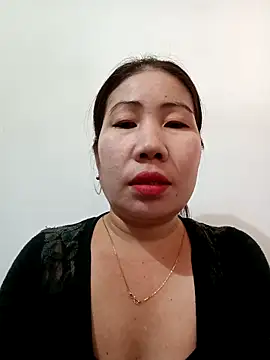 Snapshot of Reema_143 chatting on 12/17/25, 02:49 Reema 143 online show from 12/17/25, 02:49