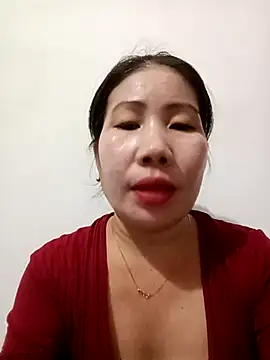 Snapshot of Reema_143 chatting on 12/15/25, 12:00 Reema 143 online show from 12/15/25, 12:00