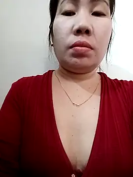 Snapshot of Reema_143 chatting on 12/19/25, 03:43 Reema 143 online show from 12/19/25, 03:43