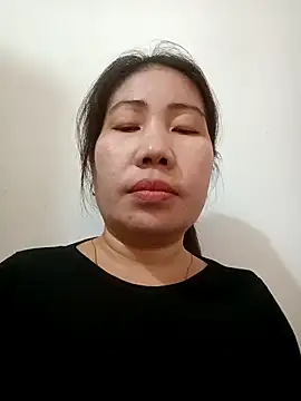 Snapshot of Reema_143 chatting on 12/02/25, 05:31 Reema 143 online show from 12/02/25, 05:31