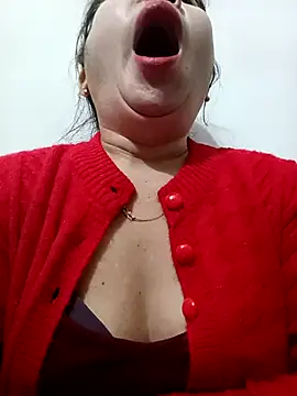 Snapshot of Reema_143 chatting on 12/22/25, 12:33 Reema 143 online show from 12/22/25, 12:33