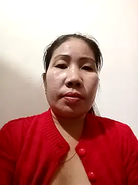 Snapshot of Reema_143 chatting on 12/21/25, 12:29 Reema 143 online show from 12/21/25, 12:29