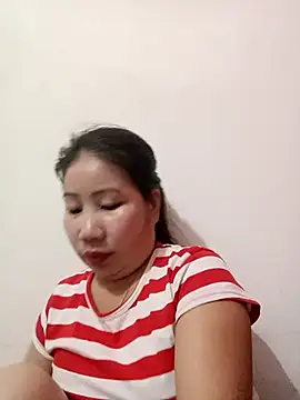 Snapshot of Reema_143 chatting on 02/06/26, 04:03 Reema 143 online show from 02/06/26, 04:03