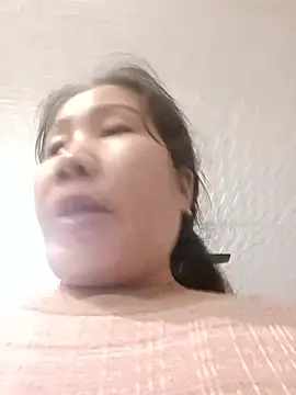 Snapshot of Reema_143 chatting on 02/04/26, 12:44 Reema 143 online show from 02/04/26, 12:44