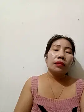 Snapshot of Reema_143 chatting on 12/04/25, 04:50 Reema 143 online show from 12/04/25, 04:50