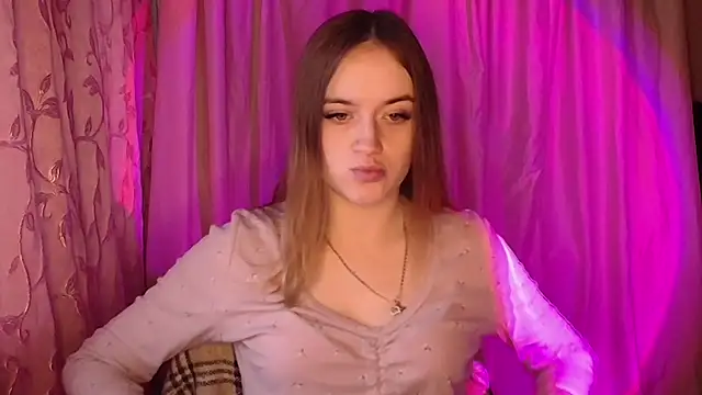 Snapshot of Illa_May chatting on 12/18/25, 07:24 Illa May online show from 12/18/25, 07:24