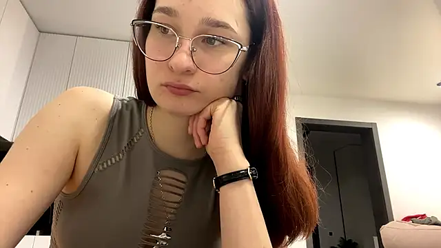 Snapshot of AylaRuer chatting on 11/28/25, 11:21 AylaRuer online show from 11/28/25, 11:21