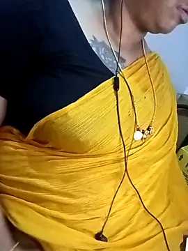 Riya-mallus online show from 12/18/25, 04:11