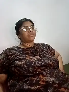 Riya-mallus online show from 11/24/25, 08:25