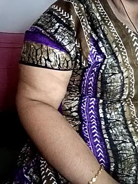 Riya-mallus online show from 12/05/25, 04:33