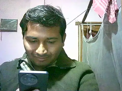 handsome12345  online show from 12/22/25, 02:44