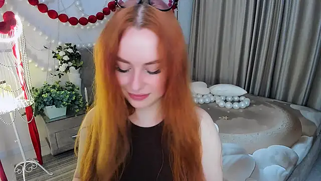 AirySilhouette online show from 04/17/26, 07:28