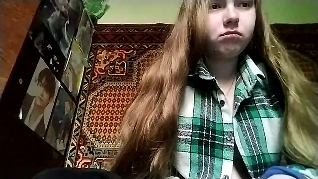 KikiBang online show from 11/30/25, 08:15