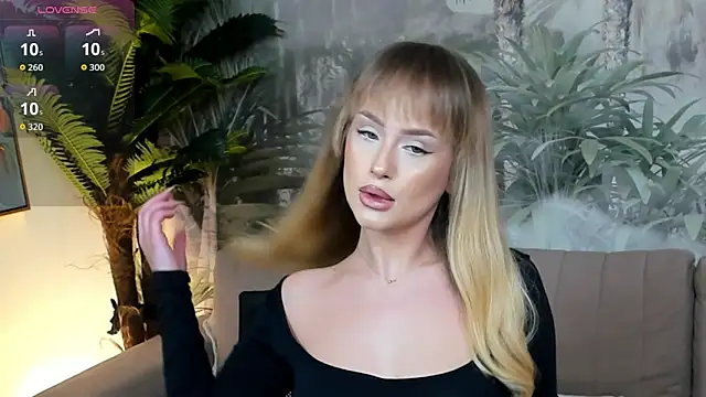 ChloeeBee online show from 11/19/25, 05:13