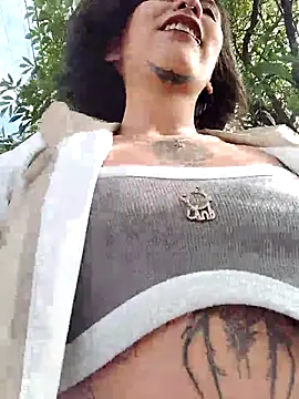 Zoe addiction online show from 11/29/25, 01:22