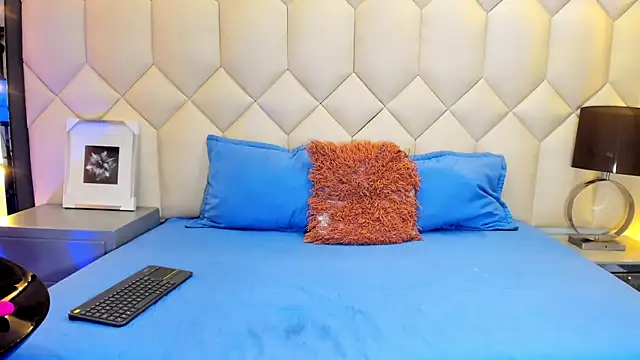 ChloeeScott online show from 11/26/25, 12:05