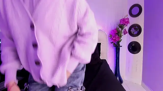 Snapshot of CoralAndOcean_ chatting on 11/29/25, 12:27 CoralAndOcean online show from 11/29/25, 12:27