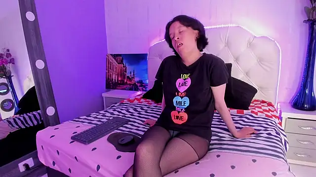 Snapshot of CoralAndOcean_ chatting on 11/26/25, 01:00 CoralAndOcean online show from 11/26/25, 01:00