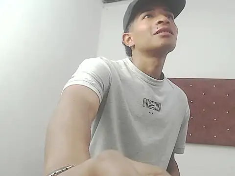 crissex3 online show from 02/20/26, 11:45