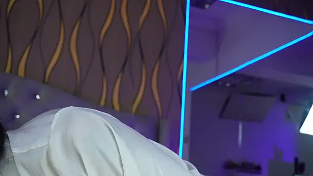 lovely sophia  online show from 11/25/25, 06:03