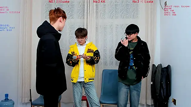Delicious-boys-001 online show from 12/04/25, 10:36