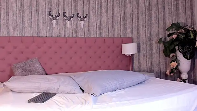 DaimondJohnson online show from 12/20/25, 09:17