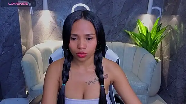 Sofia Tx  online show from 11/24/25, 12:49